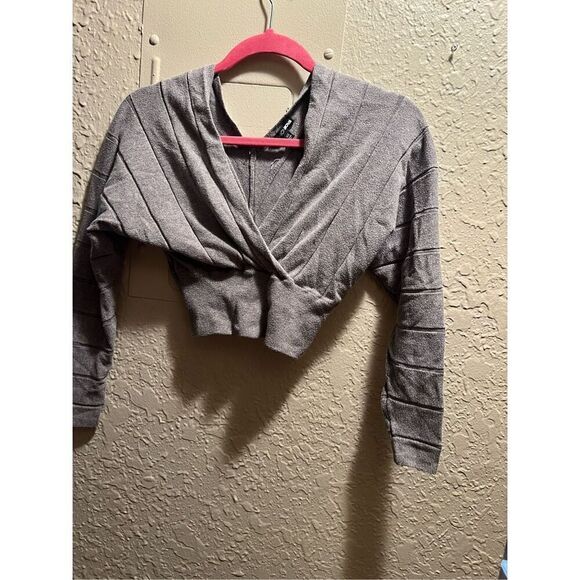 Fashion Nova Grey Long Sleeve Crop Top Woman’s Size XS - Picture 4 of 9